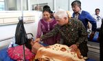 Hatta Rajasa Jenguk Pasien RSU Bahteramas