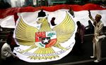 Bendera Merah Putih Membentang di Bundaran HI