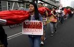 Bendera Merah Putih Membentang di Bundaran HI