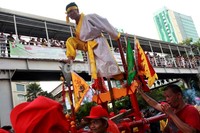 Sejumlah atraksi meramaikan kirab budaya tersebut.