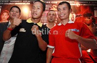 Chris John dan Daud Yordan menghadiri jumpa pers terkait pertandingan yang rencananya akan digelar di Marina Bay, Singapura, Jumat (9/11/2012) mendatang.