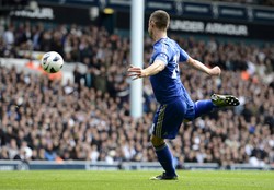 Gary Cahill membula keunggulan untuk Chelsea di menit ke-17. Reuters/Dylan Martinez