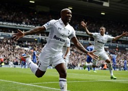 Jermain Defoe merayakan gol yang dicetaknya di menit ke-54. Reuters/Dylan Martinez