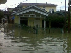 Luapan Sungai Deli Rendam Ratusan Rumah di Medan