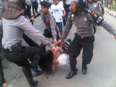 3 Mahasiswa Terluka Akibat Bentrok dengan Polisi di Samarinda