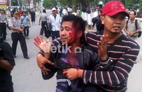 Akibatnya 3 mahasiswa terluka. Robert/detikcom.