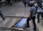 Bentrok dengan Polisi, 3 Mahasiswa Terluka