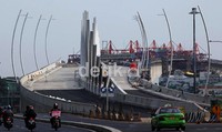 Pembangunan proyek jembatan Fly Over Achmad Yani, Kota Bekasi, Sabtu (20/11), sudah memasuki tahap 90 persen pengerjaannya.