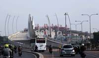 Wujud dari pembangunan jembatan Flyover Achmad Yani, Kota Bekasi, semakin terlihat. Jembatan ini akan selesai di bulan November 2012.