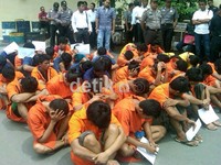 Para tersangka diamankan dalam sejumlah operasi yang berlangsung di berbagai wilayah di Medan, terutama dilaksanakan pada Sabtu malam.