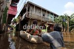 Banjir Kiriman Rendam Kampung Melayu