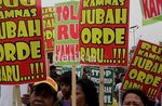 Massa Bakar Ban Tolak RUU Keamanan Nasional