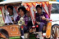 Coboy Junior tampak menikmati saat menaiki delman. Tuk tik tak tik tuk!