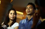 Kebersamaan Norman Kamaru dan Istri