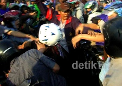 Aksi Buruh Arogan, Pengguna Jalan Dihajar