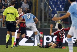 Berlaga di Stadion Olimpico, Minggu (21/10/2012) dinihari WIB, Lazio lebih dulu memimpin 3-0. Gol-gol mereka dicetak oleh Hernanes, Antonio Candreva, dan Miroslav Klose. REUTERS/Stefano Rellandini.