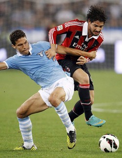 Kembalinya Alexandre Pato dari cedera tak berujung manis. Si bebek gagal mencetak gol. REUTERS/Giampiero Sposito.