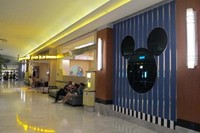 Di hotel yang masih berada di kompleks Hong Kong Disneyland, Lantau Island, Hong Kong ini para tamu akan dimanjakan dengan berbagai benda dan pernak-pernik berbentuk Mickey Mouse. (Merry/detikTravel)