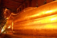 Buddha Berbaring atau yang juga dikenal dengan nama Patung Reclining Buddha memang selalu menarik jika disaksikan secara langsung. (Novi/detikTravel)