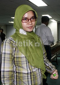 Sefa Yolanda meninggalkan ruang sidang seusai memberikan kesaksian. (Ramses/detikcom).