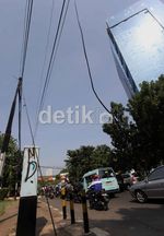 Kabel Lepas Ancam Pengguna Jalan Casablanca