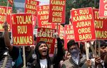 DPR Digeruduk Massa Tolak RUU Kamnas