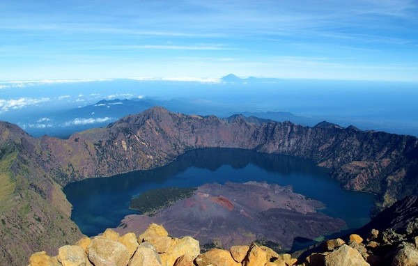 Pendakian Romantis Hanya Aku dan Rinjani 