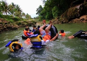 Serunya Basah-basahan Bersama Pasangan di 4 Tempat Ini