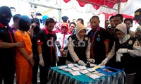 Sebelum dimusnahkan, barang bukti sabu ini diperiksa terlebih dahulu oleh petugas Laboratorium Polri di Makassar, disaksikan Kapolda dan Wagub Sulsel. Jika diuangkan, barang bukti tersebut bernilai sekitar Rp 2 miliar.