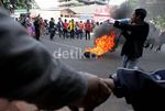 Diblokir Mahasiswa, Jalan Ahmad Yani Jaktim Macet