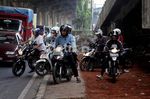 Diblokir Mahasiswa, Jalan Ahmad Yani Jaktim Macet
