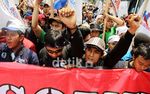 Tuntut UMP Naik, Buruh Geruduk Balai Kota DKI