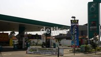 Tutupnya sejumlah SPBU Petronas ini karena terhentinya suplai BBM. Ramses/detikcom.