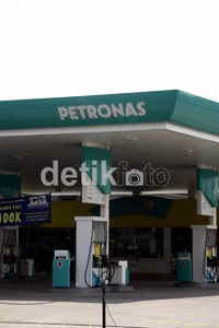 Sebanyak 15 SPBU dari 19 SPBU Petronas yang tersebar di Jakarta dan Medan juga telah ditutup sejak 31 Agustus 2012 lalu. Ramses/detikcom.