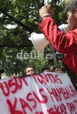 Kemenpora Didemo Soal Kasus Hambalang