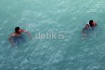 Atraksi Lompat dari Kapal