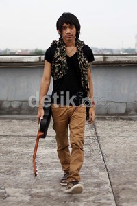 Darah seni yang mengalir di tubuh Ammir berasal dari orangtuanya yang juga pemusik, Dian HP dan Didi AGP.