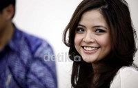 Senyum manis Tasya Kamila.