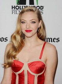 Senyuman pun menghiasi wajah cantik aktris berusia 26 tahun itu. Jason Merritt/Getty Images.