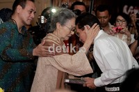 Idris bersama sahabatnya.