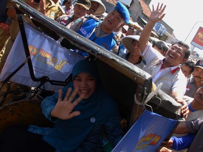 Ahmad Heryawan Kayuh Becak