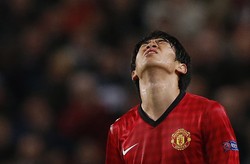 Ekspresi Shinji Kagawa saat timnya tertinggal 2-0. REUTERS/Phil Noble.