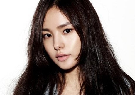Gunakan Nama Min Hyo Rin, Dokter Bedah Plastik Dituntut Rp 700 Juta