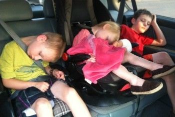 Ih, Lucunya Anak Kecil Kalau Tertidur di Perjalanan