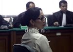 Saksi Sakit, Sidang Angie Ditunda
