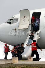 Latihan Hadapi Kondisi Darurat di Pesawat