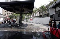 Api diduga berasal dari sepeda motor yang tengah mengisi bensin.
