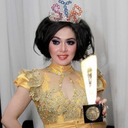 Raih !nsert Award 2012, Syahrini Ucapkan Terima Kasih untuk Bubu