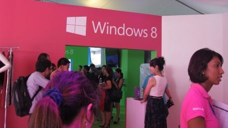 Suasana peluncuran Windows 8 di Singapura (eno/Inet) Suasana peluncuran Windows 8 di Singapura (eno/Inet)