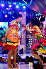 Aksi Kolaborasi Krisdayanti & Syahrini